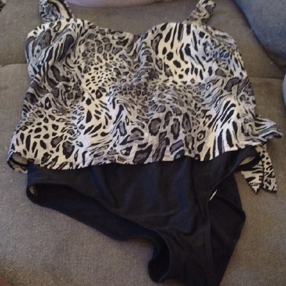 Women's Black and White Animal Print One Piece Swimsuit-0569